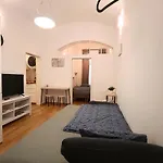 Pat & Mat Apartment